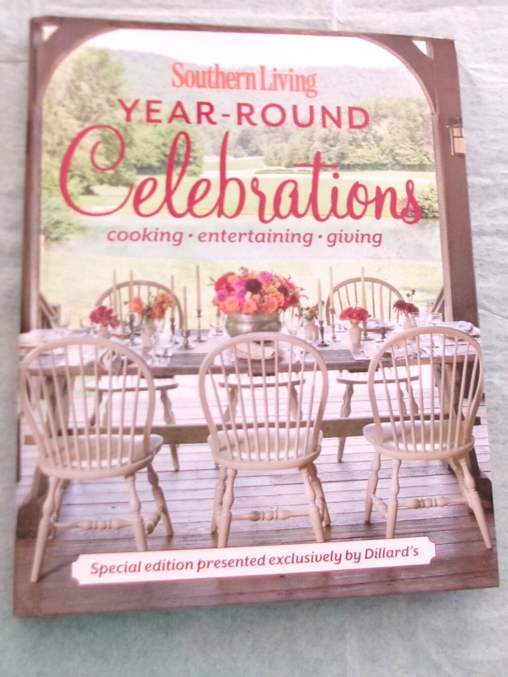 SOUTHERN LIVING Year-Round Celebrations Special Edition by Dillards (Like New)
